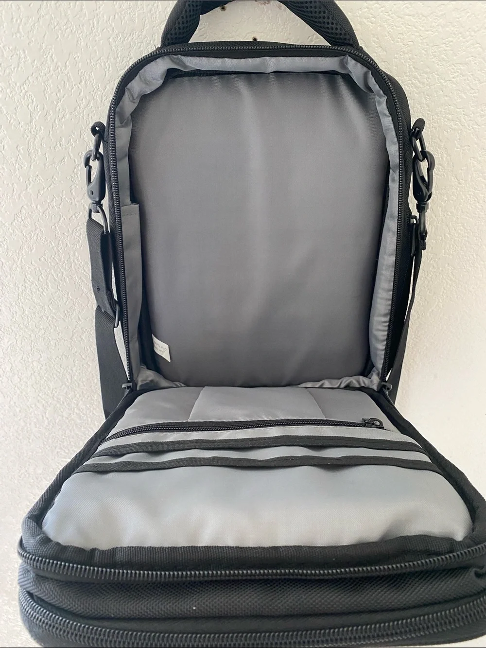 FUL Black Men's Crossbody Shoulder Bag 12” x 9” x 3.5” (expanded) NWOT
